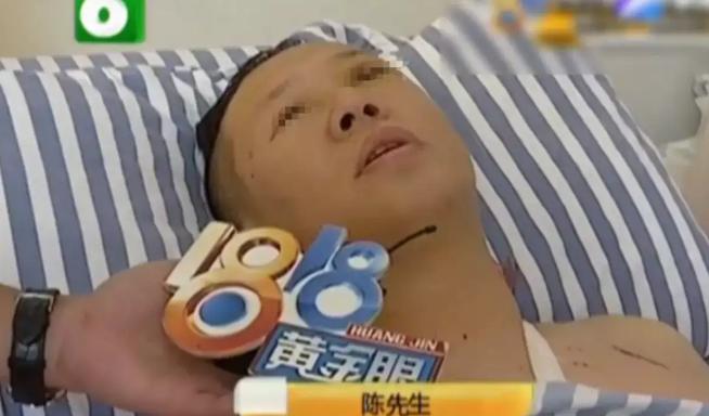 “恶人自有恶人磨”！2017年，杭州萧山，一名男子在KTV内强迫女服务员给自己提