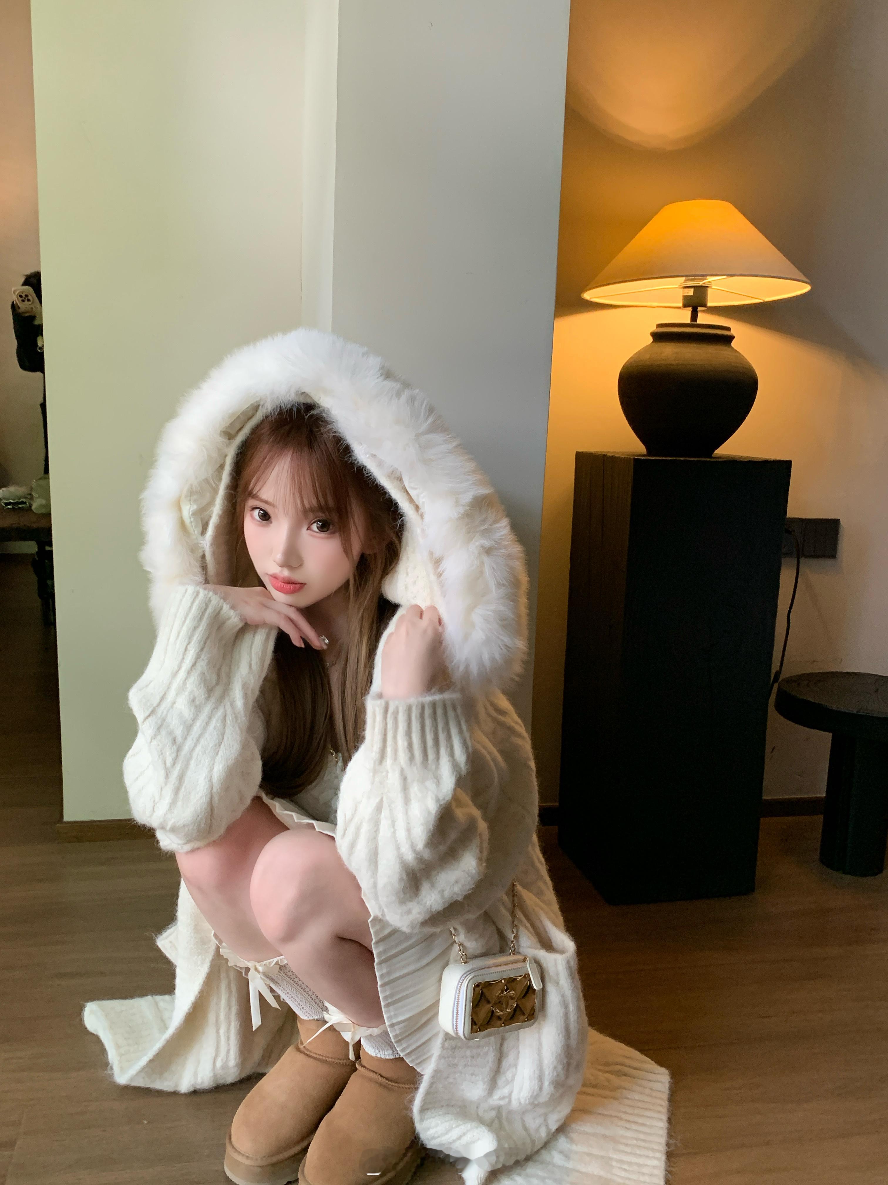 8.25 00:00  🆕 🍁秋季必备时尚单品：大毛绒帽开衫！简约厚实的款式