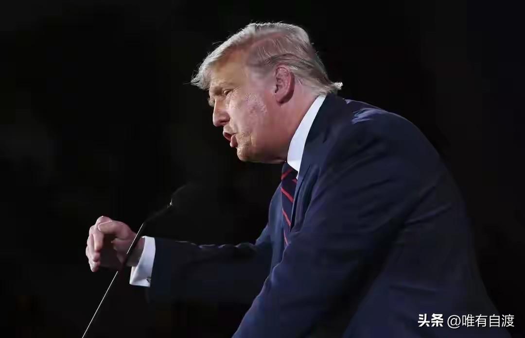 发现没有，美国拉一屁股饥荒，从来不着急。而且一点都不影响美国老百姓过着富裕的生活