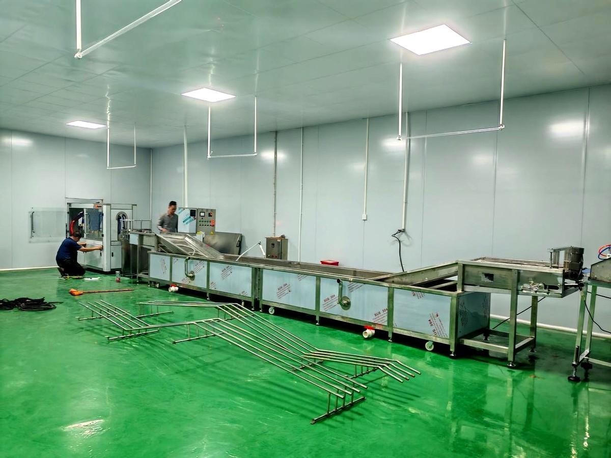 “以后造镜子这种体力活，就留给日本吧。”

中科院一位工程师在饭局上随口一句，把