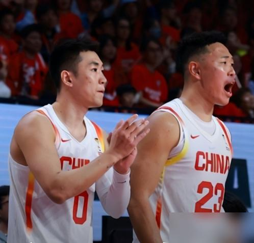 中国男篮，87：80，客场逆转日本。这胜利，硬是从裁判手里给抢回来的。
 
西田