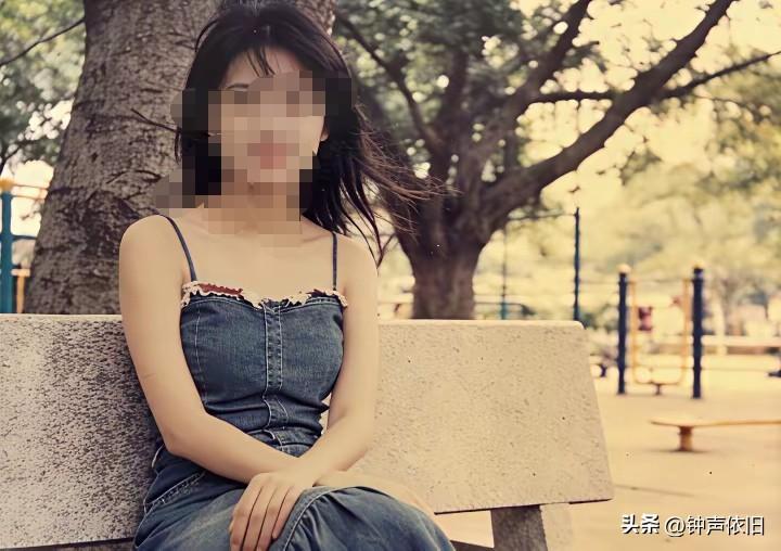 珠江边的那场错过
 
1983年，珠江边的制衣厂铁皮棚里，我遇见了阿巧。
 
那