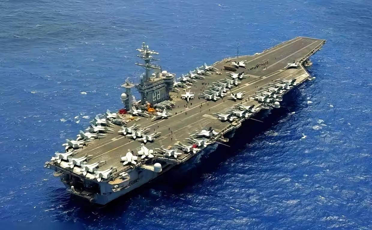 美国航母又莫名起火啦，这次是艾森豪威尔号！美国历任总统号正在成为火灾之家。看来美