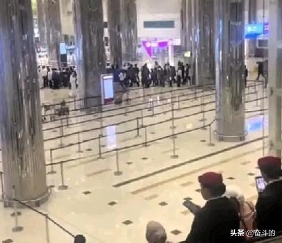 奢华迪拜突遭惊魂一幕！
帆船酒店与机场遇袭，真相太意外
 
谁能想到，一向纸醉金