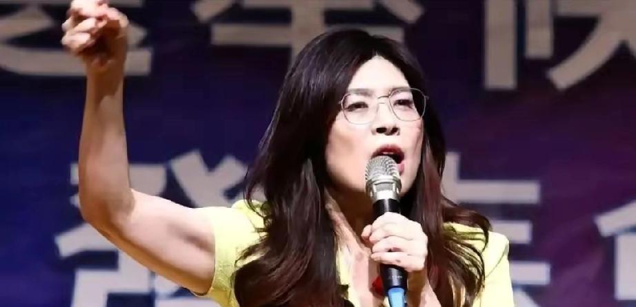 既然给面子不要，那就打
​郑丽文这次是真火了。本来很多人还以为，这不过又是一场蓝