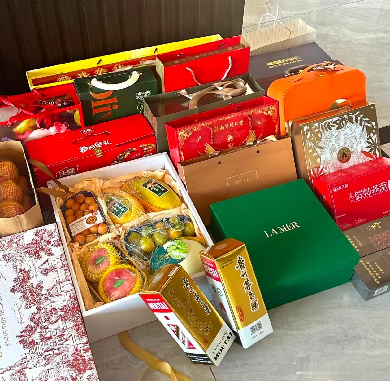 刚开完早会就接到了一通电话，在此欢迎实盘兄弟徐先生特意过来找老常一聚！如今他在盘