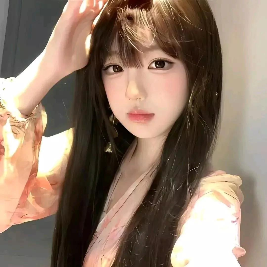 温柔少女，自然妆容，优雅气质，温柔迷人。