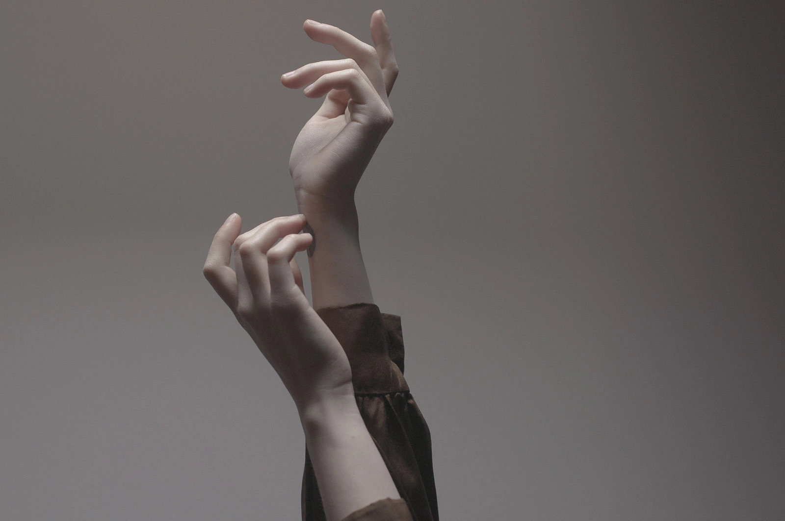 意大利摄影师 Cristina Coral 的作品女性的身体与空间相互凝视，创造