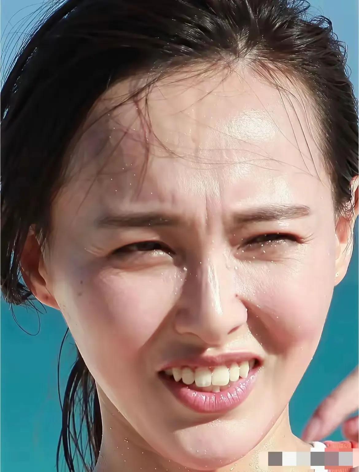 哦豁！原来明星素颜也和我们普通人差不多，看！大美女唐嫣的颜值也不过如此！

其实