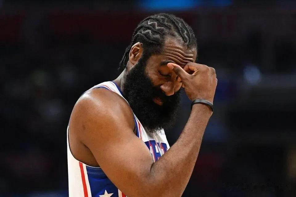 随着8月23号的到来，NBA联盟一夜再爆出2个惊天大笑话！

1，哈登公开炮轰莫