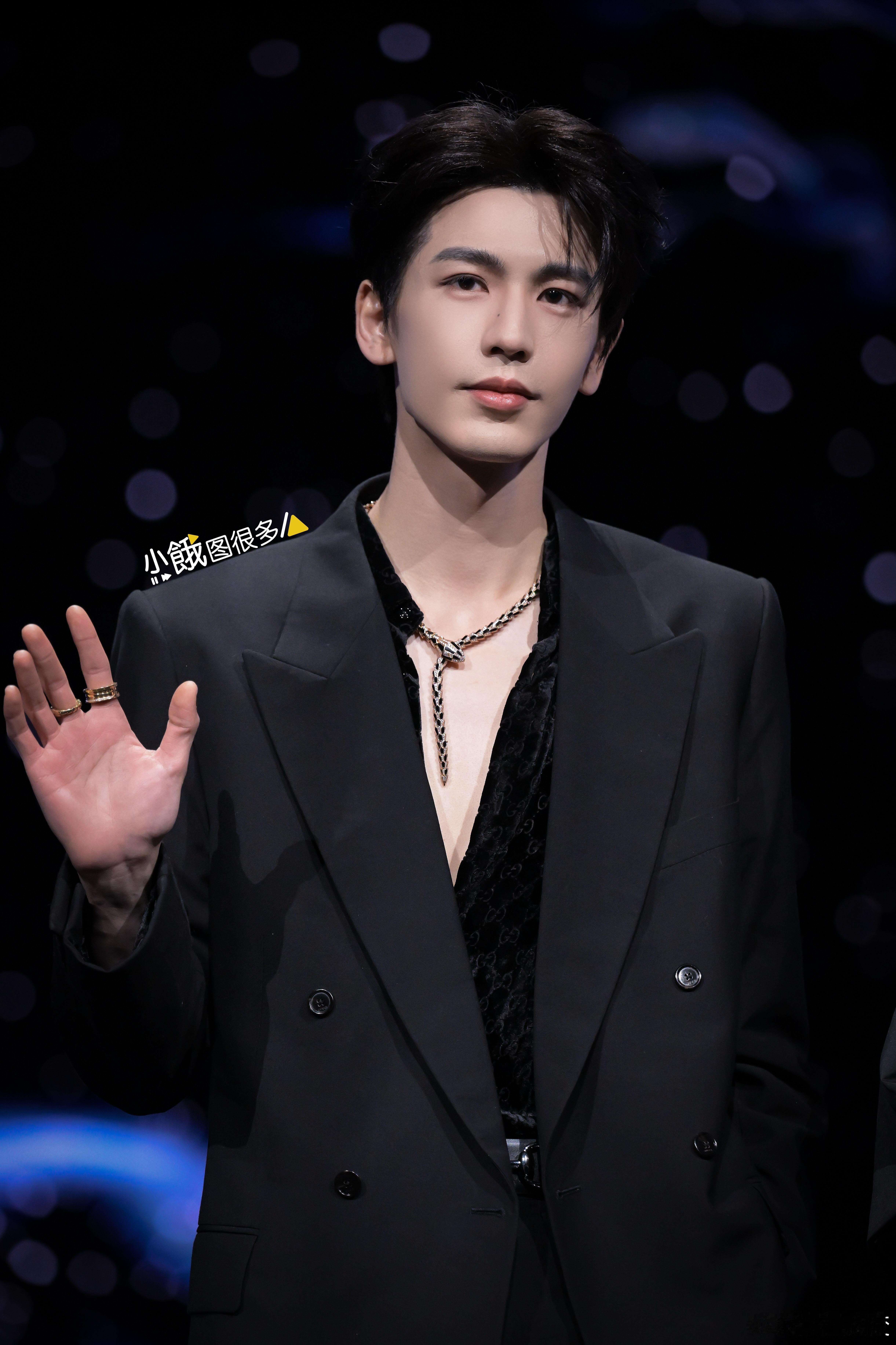 张凌赫  张凌赫内场怼脸拍，跨年夯到现在帅已经说累张凌赫｜ 