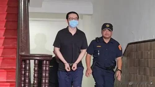 离谱！台湾“88会馆”案洗钱大亨郭哲敏出庭竟偷看不雅片 被延长羁押2个月 看守所