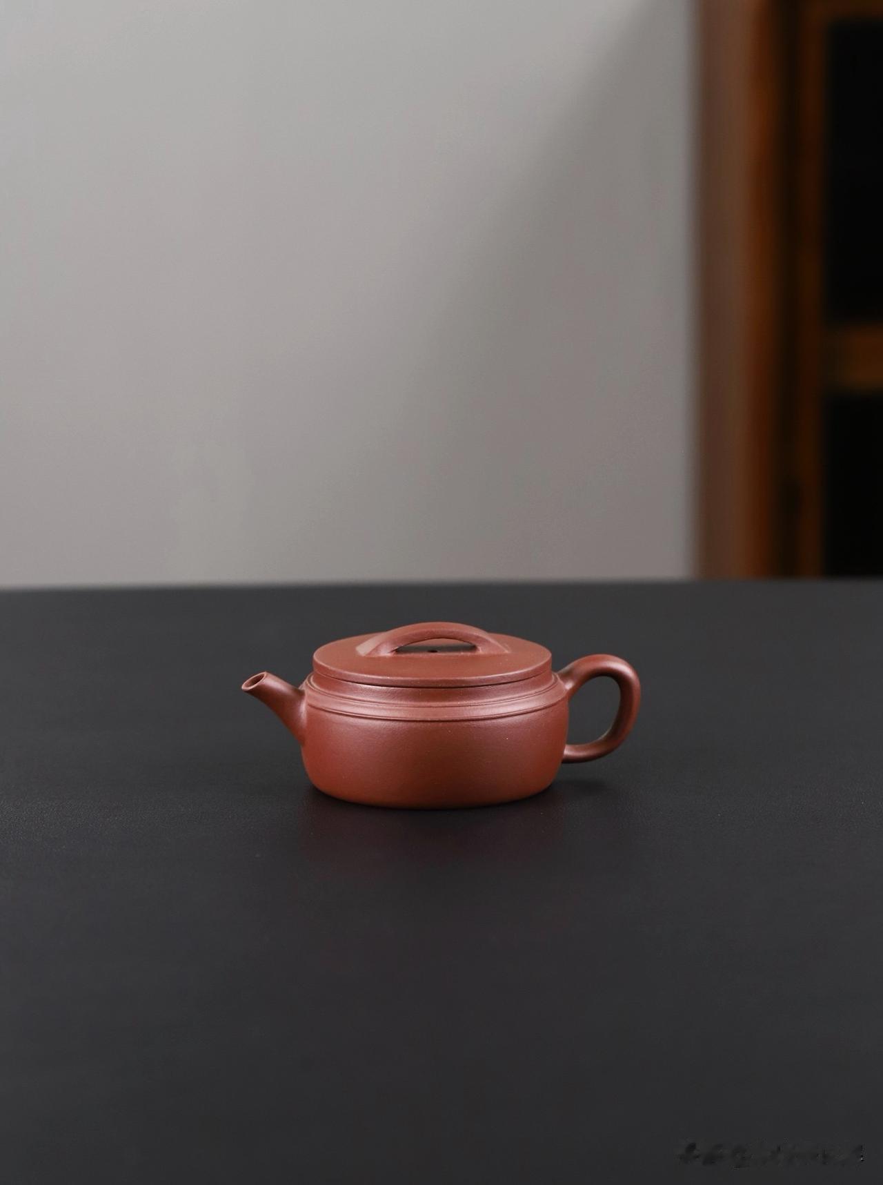 汉瓦｜精工
原矿紫泥丨容量150cc
君子当仁艺兼修，以器养性，静心思过，警于外