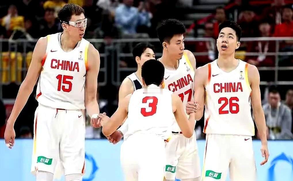 又被韩国队干了，而且是双杀。
主场，客场，脸都不要了。
看着屏幕上那个76:90