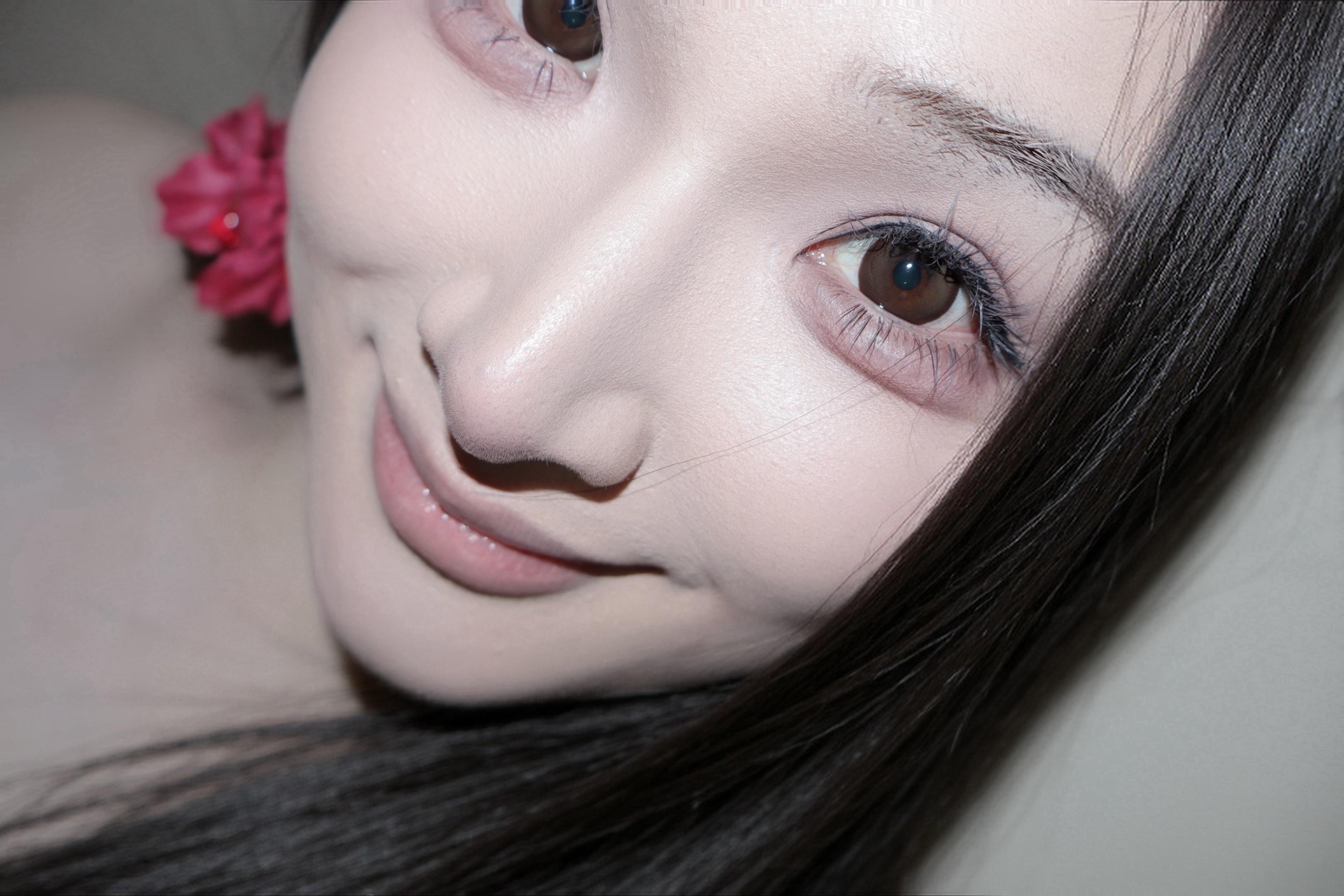 不就看你几眼吗 你的脸怎么红了