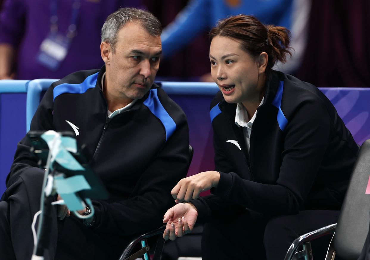 娜塔莉亚左手白胶带一直有！
范赖克、沃隆科娃能蔡导心中有底！
全华能再胜京队法布