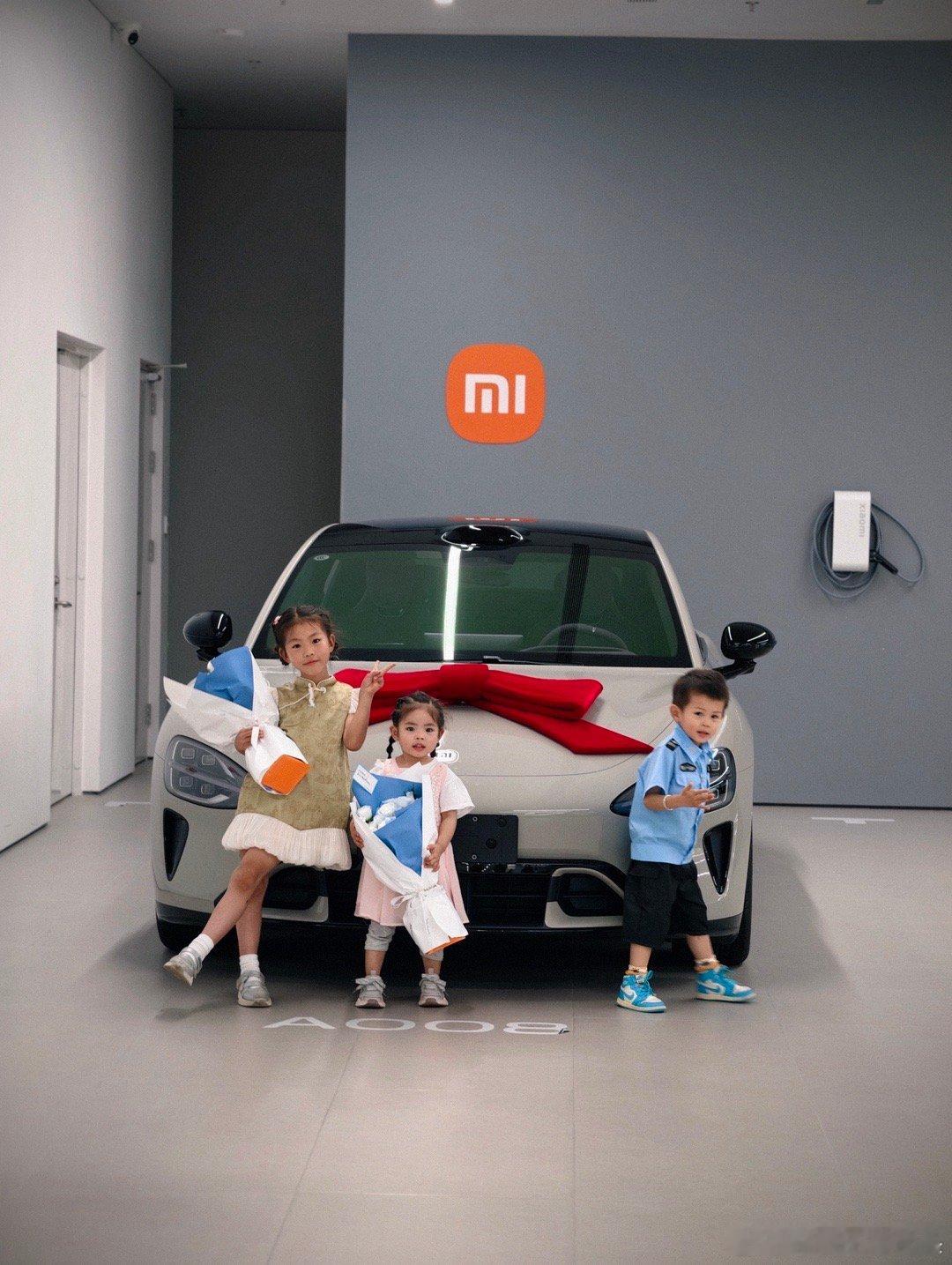 亲弟弟送的小米汽车 还有两个可爱的女儿 我冒个泡 终于比独生子女幸福了！ 昆明