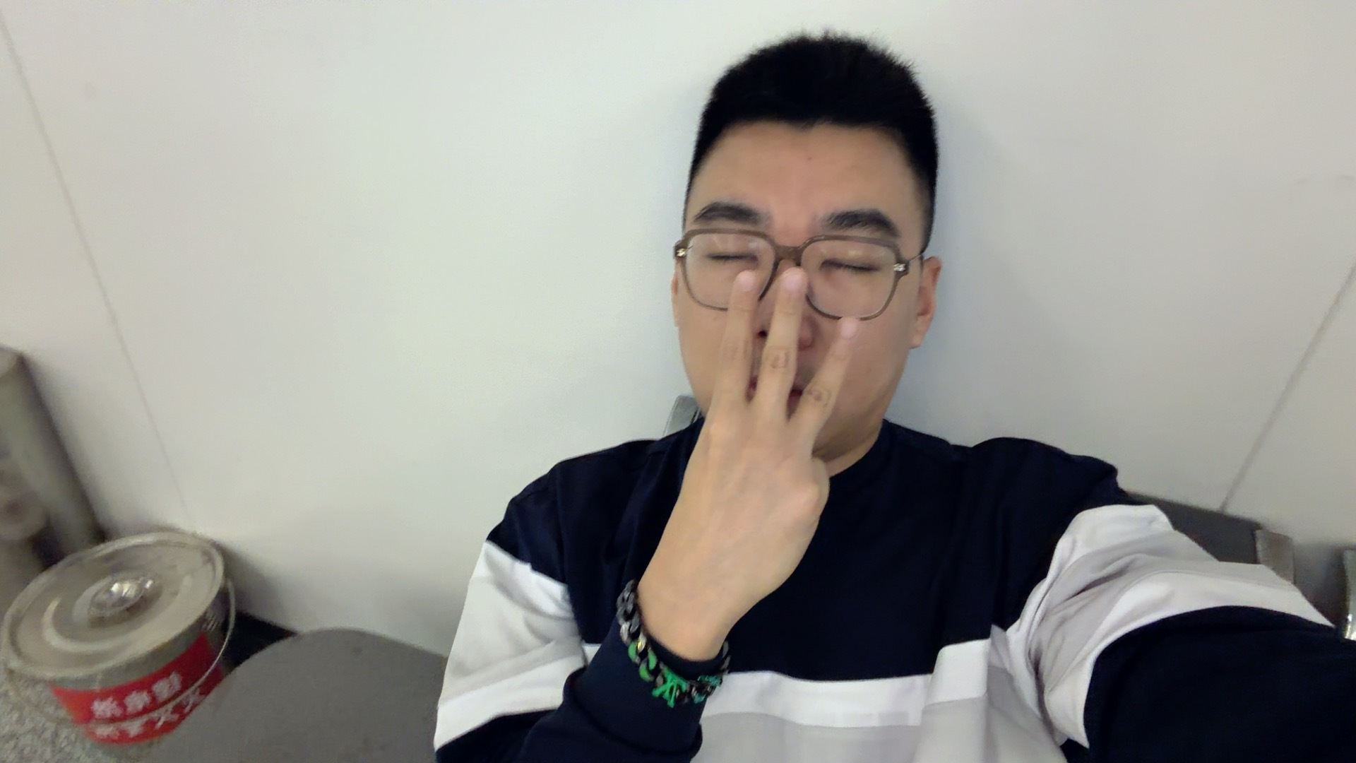 成功落地，再次晕机。 