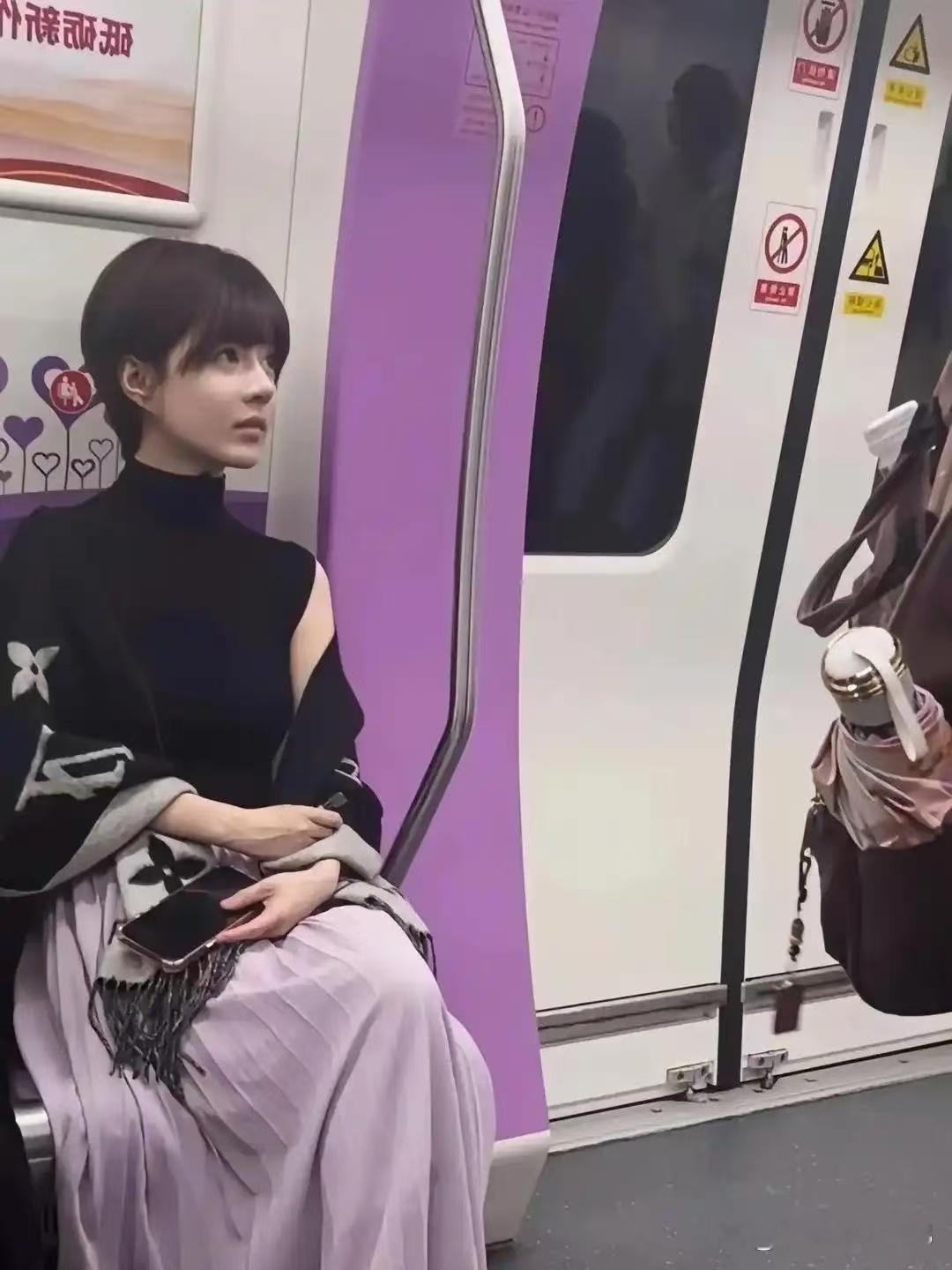和发型没关系，主要人漂亮 