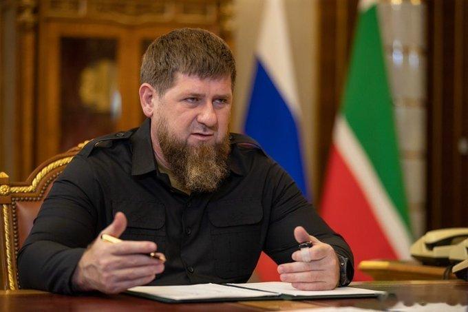 疑似乌军攻击机波及到了格罗兹尼的地标大楼，大递出钱为卡德罗夫修的。卡德罗夫表示，