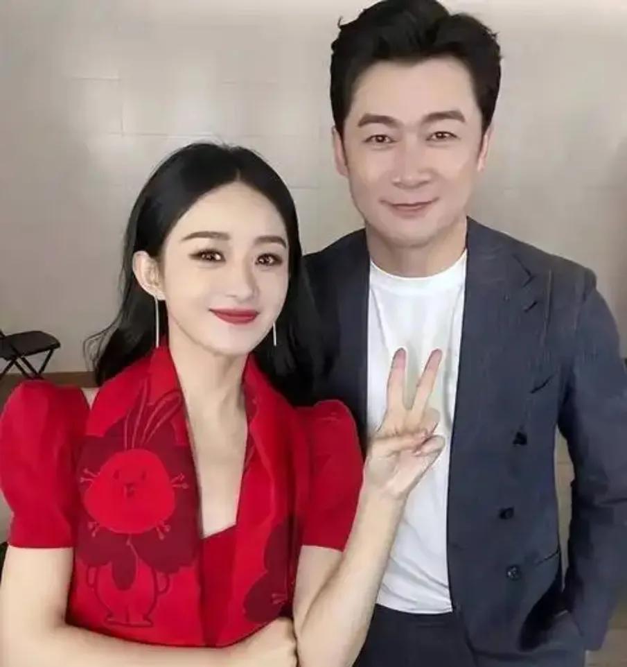 荧幕上，曹征是让人恨得咬牙切齿的“反派专业户”，从《幸福到万家》里欺负赵丽颖的村