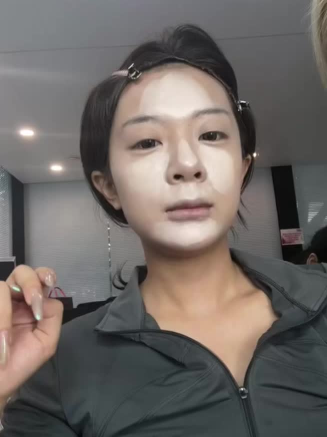 这个妆造不管是正面还是侧面都无死角啊！