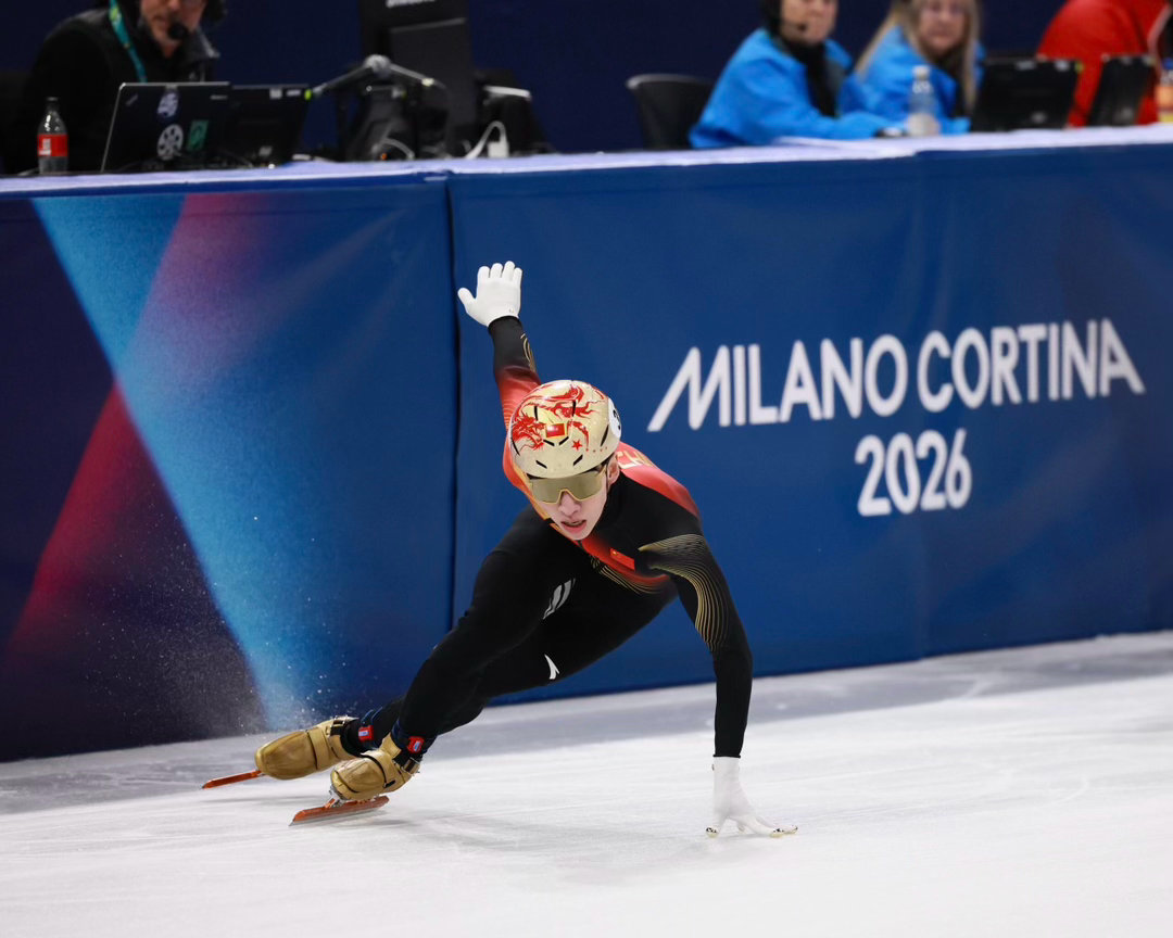 林孝埈捐赠头盔谁懂这张照片的含金量！中国短道速滑的重要历史证物未来向全球公众展示