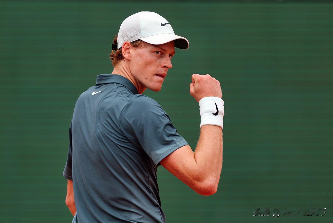 太稳定了，辛纳两盘轻取兹维列夫，携21连胜晋级蒙特卡洛大师赛决赛！

辛纳连续第