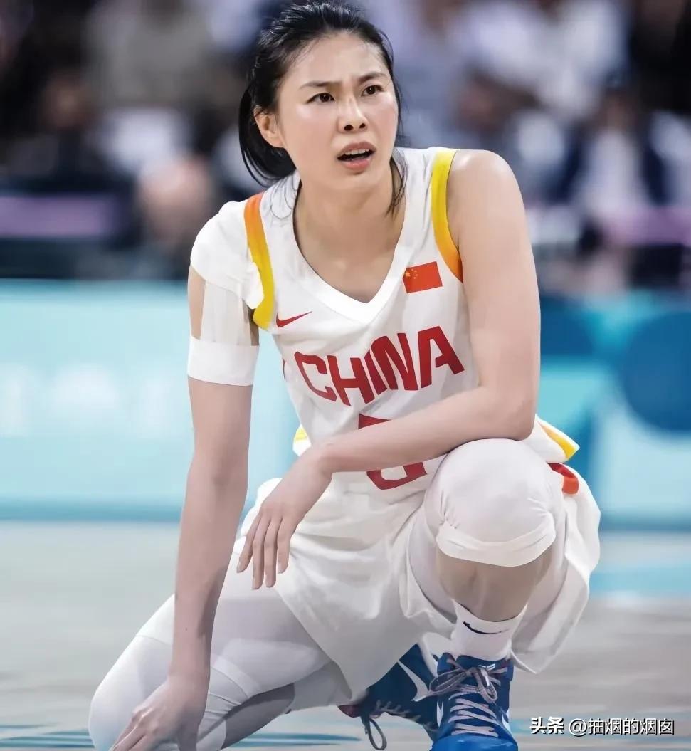 为什么球迷们管王思雨叫做“老六”？
“你真是个老六”！这是赞扬！
多年来在国家队