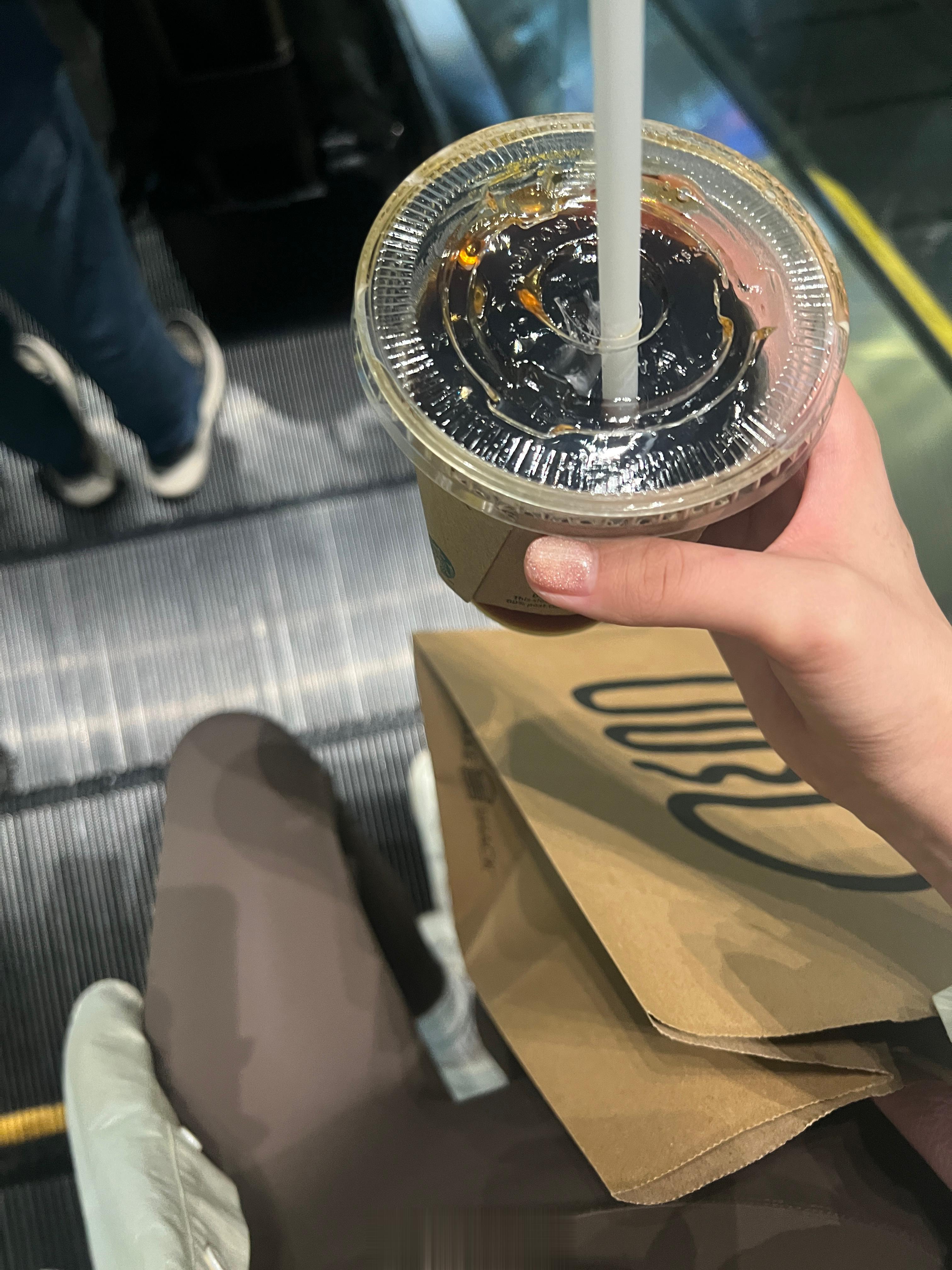 早班飞机太难受了 走着都快睡着了 晕车+虚脱  ​​​