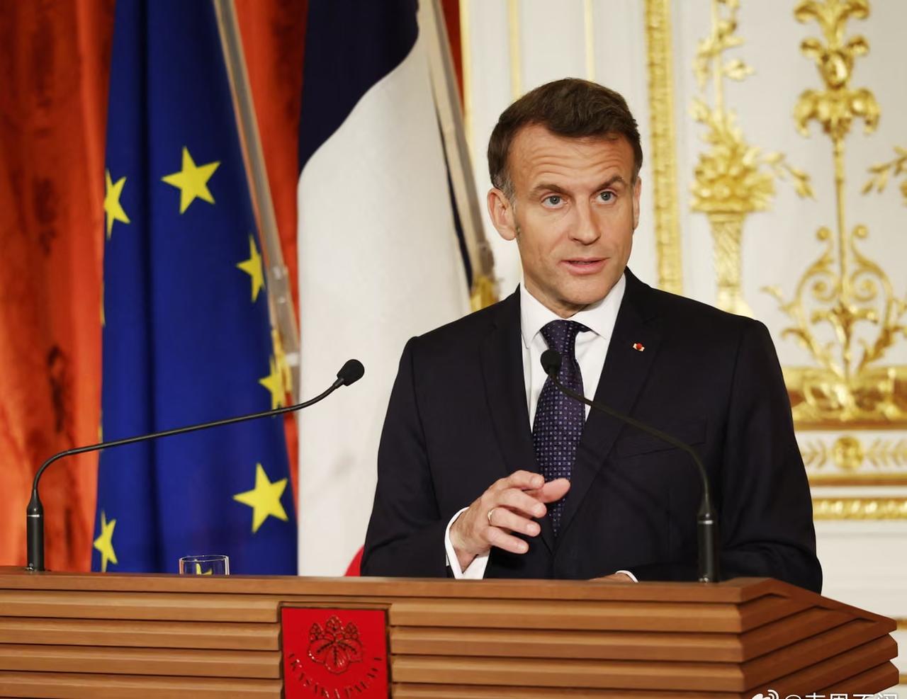 马克龙讽刺特朗普政府的善变，称可能会在“不通知你的情况下做出伤害你的决定”。
