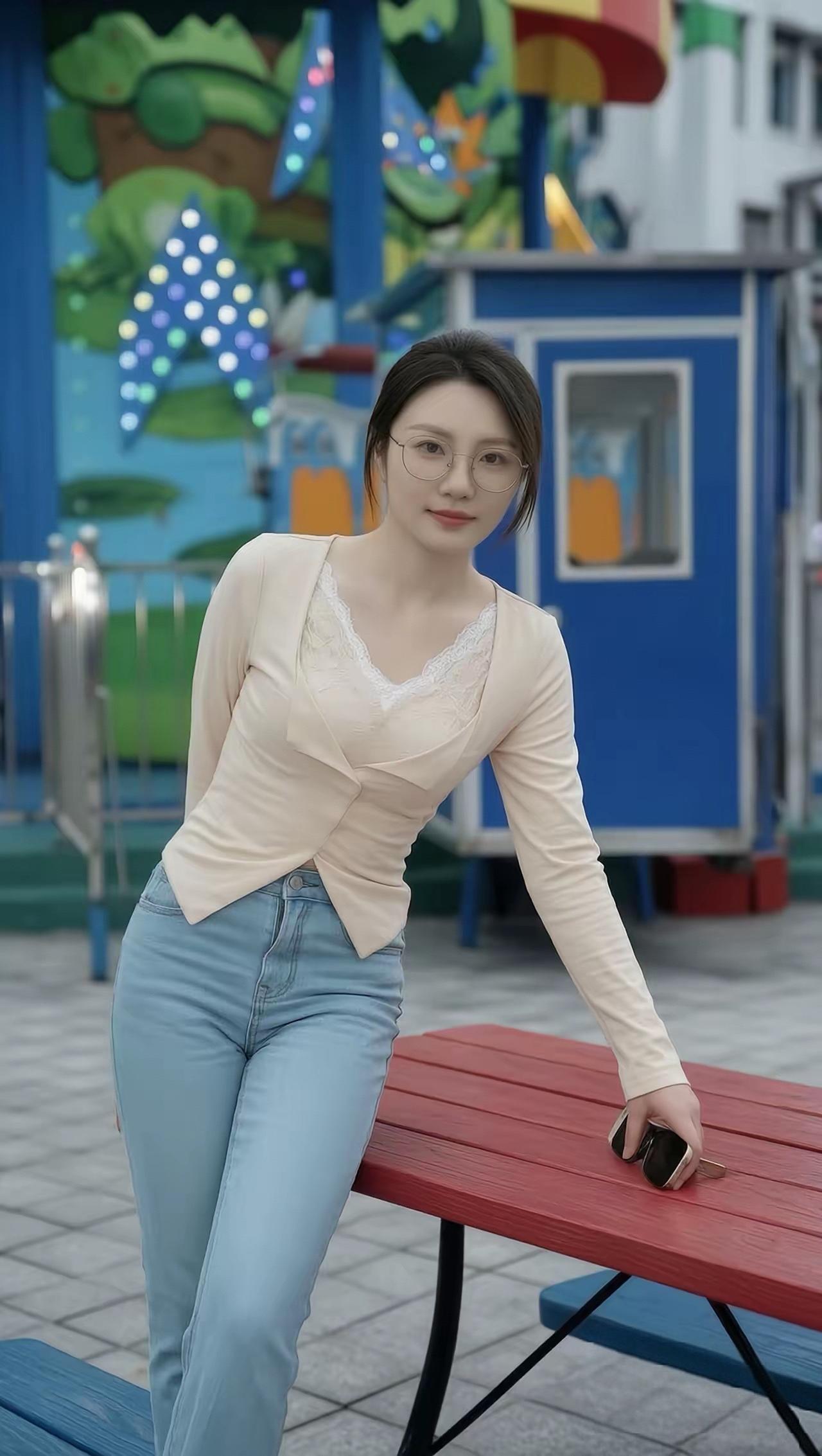 侧身避让，正眼相看。