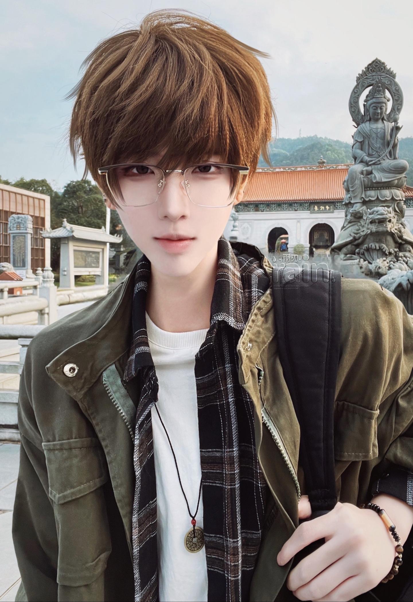 天真以为是他的独特品味。