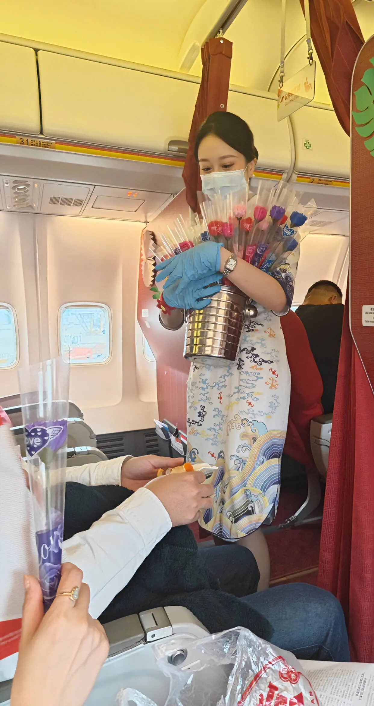 落日归山海，山海藏深意。