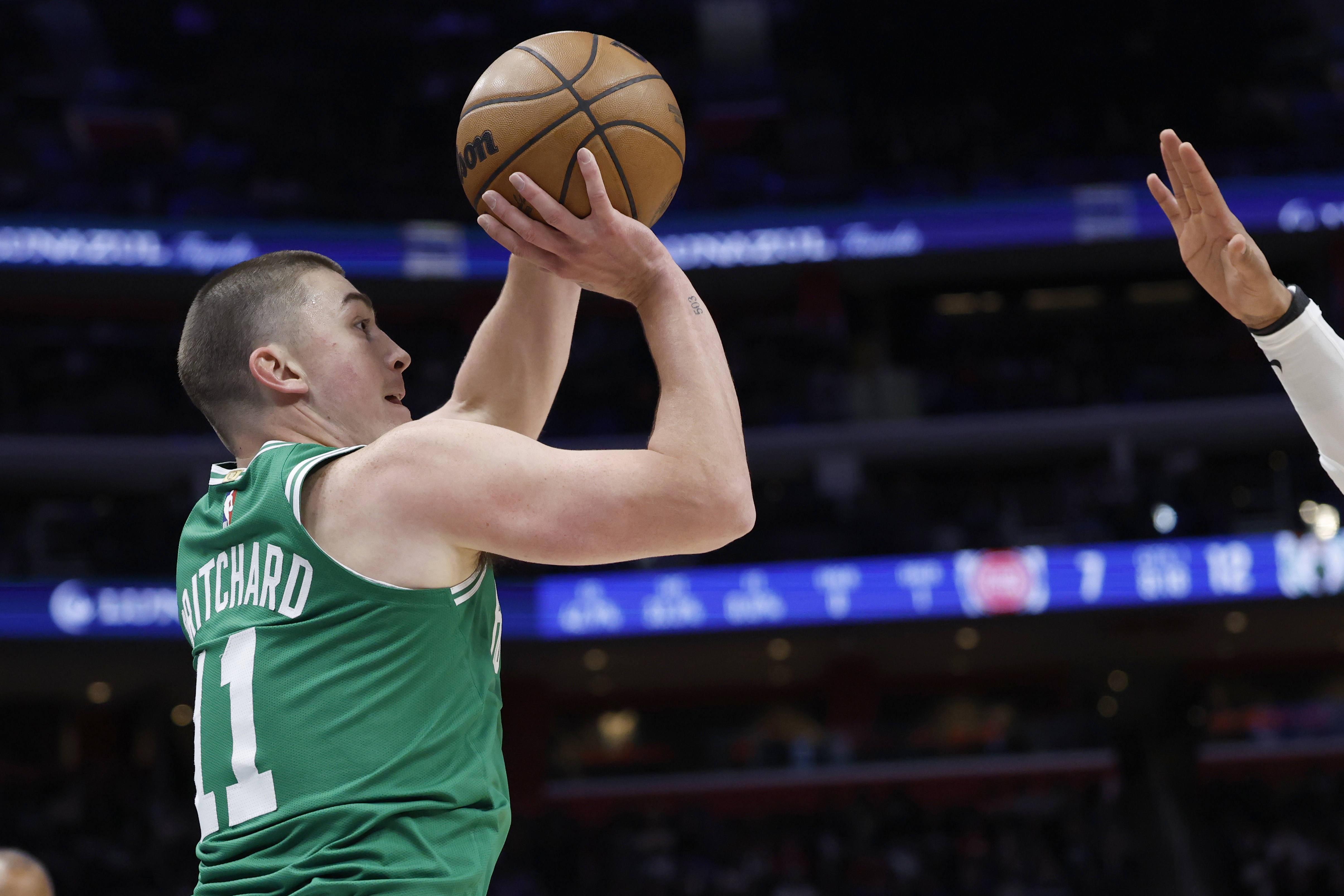 1米85乱杀！布朗&普理查德击穿湖人外防线 防守硬度是致命差距