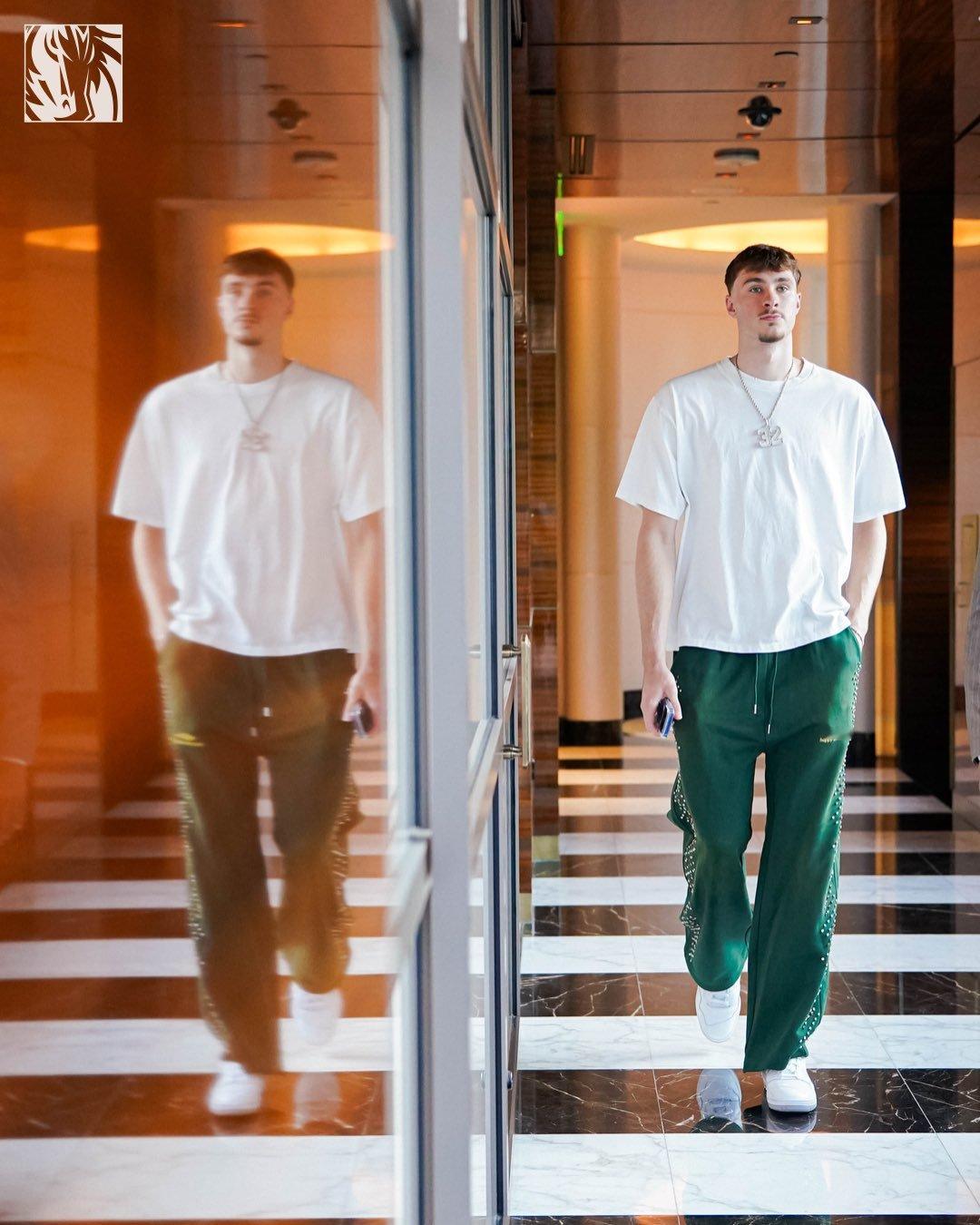 伤情更新：今天 AD 加福德均因伤病保护不打。真正内线又只剩下西塞和老鲍，做好对