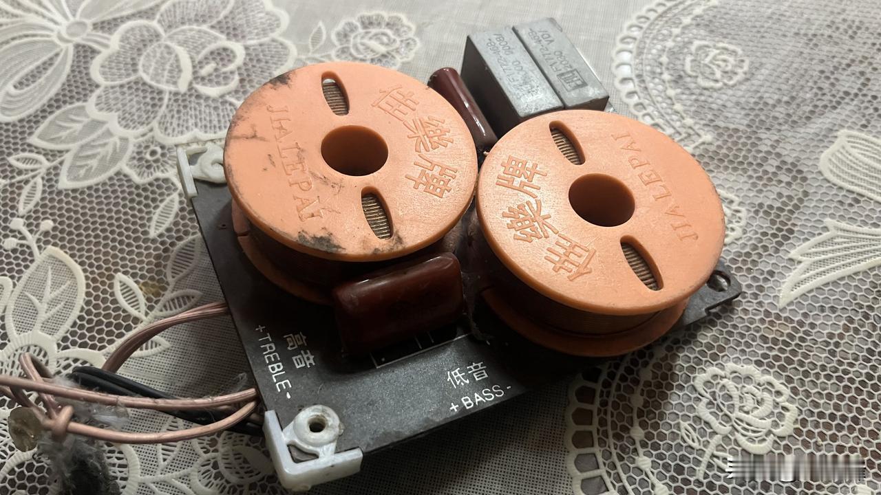 一段美好记忆分享：估计99%的人不认识这个小装置，上世纪九十年代的“发烧友”估计