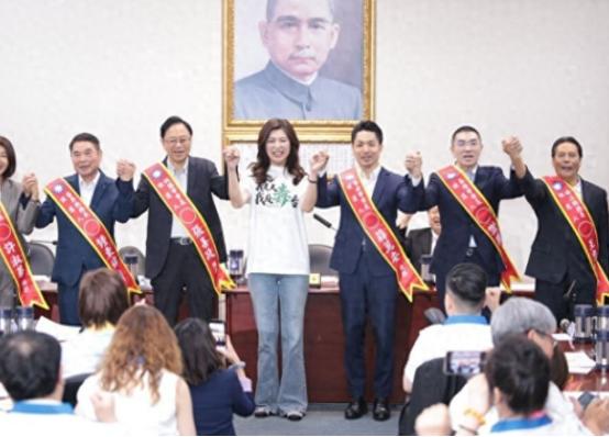 “2万人”塞不满凯道

明天将有多少人上凯道，是这场活动成败的“唯一标准”。台北