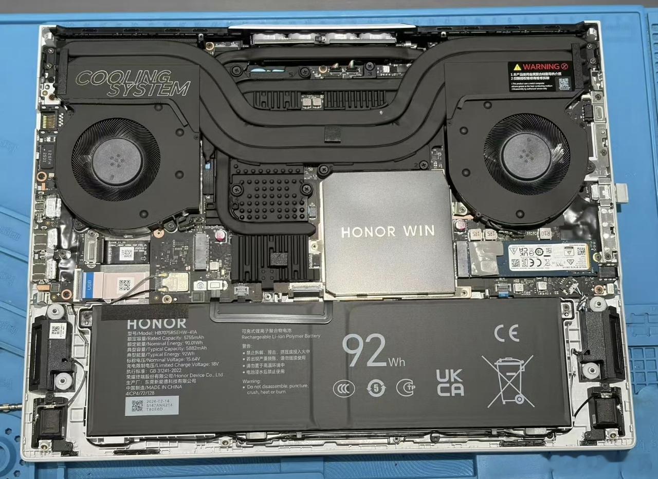 荣耀WIN游戏本H9拆机图，这配置是真牛哇！270W性能释放，玩3A大作稳稳的。