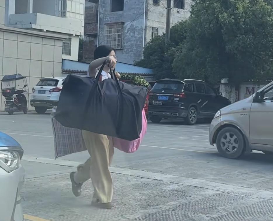 你只是高考完了，不是家里发财了！这句话道出了无数家长的心声！
不知道从什么时候，