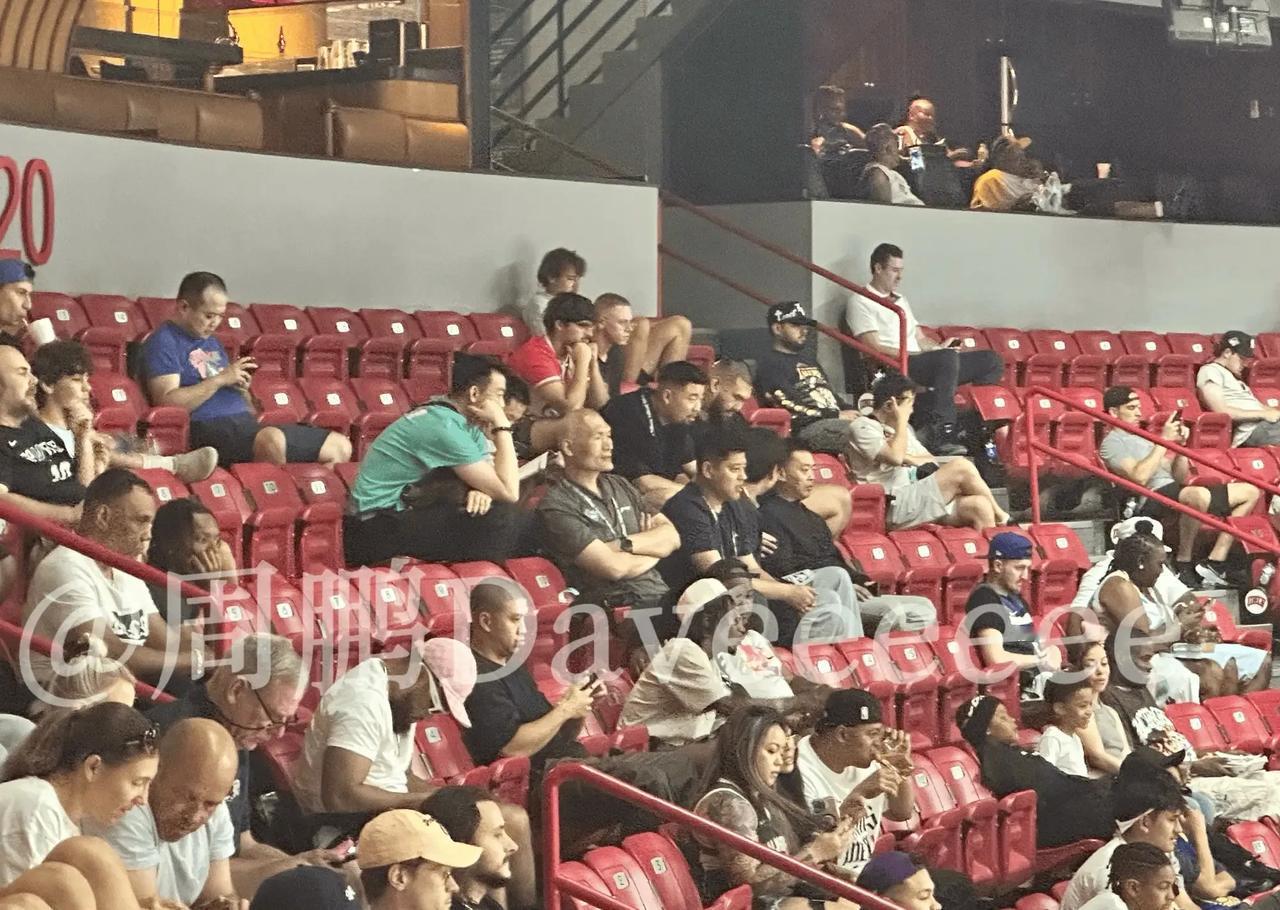 CBA教练管理层跑NBA夏季联赛选人，考察球员。夏季联赛打完人家不要的球员，咱们