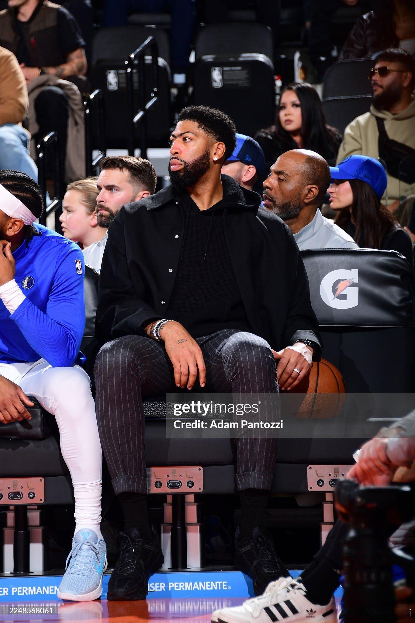 MFFL  伤病报告：常规赛第22场vs掘金。弗拉格（右手拇指扭伤）出战。戴维斯