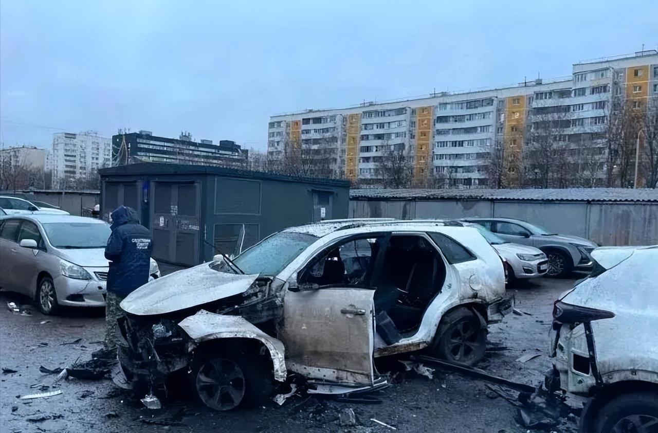 俄罗斯高官再遇炸车案，三任中将命丧名单，克宫反击哑火咋回事
12月22日早晨，莫