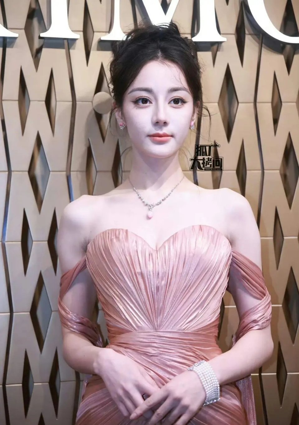 迪丽热巴今日活动生图，感觉如何！ ​​​