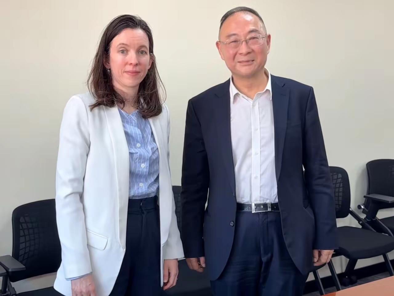 北京的天气暖起来了。

今天下午，法国驻华公使白美燕来访，和我聊了不少关于中法、