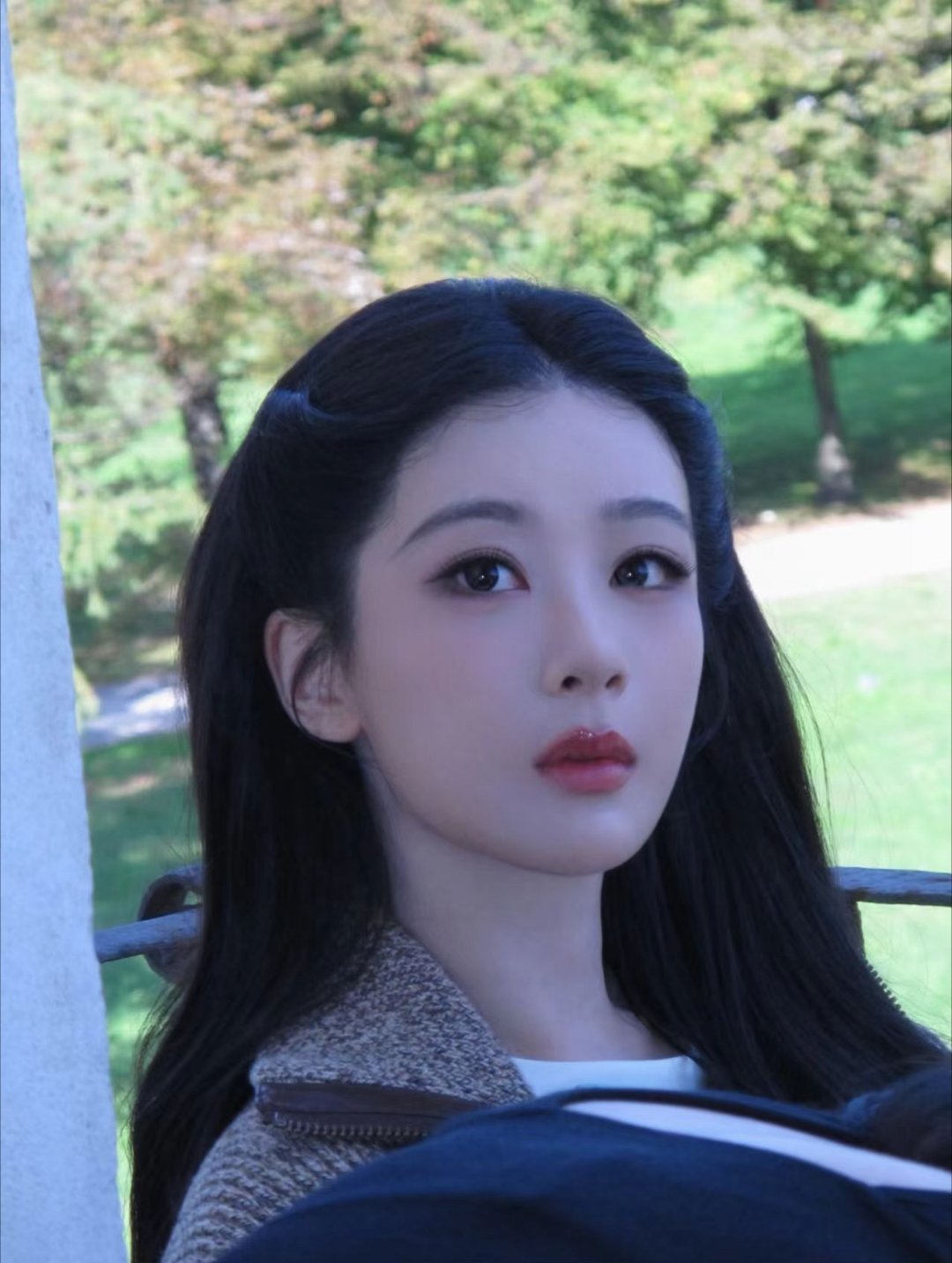 杨紫[超话]yz杨紫董竹君yz杨紫玉兰花开君再来你在泥泞路上踏出的每一步 都已将
