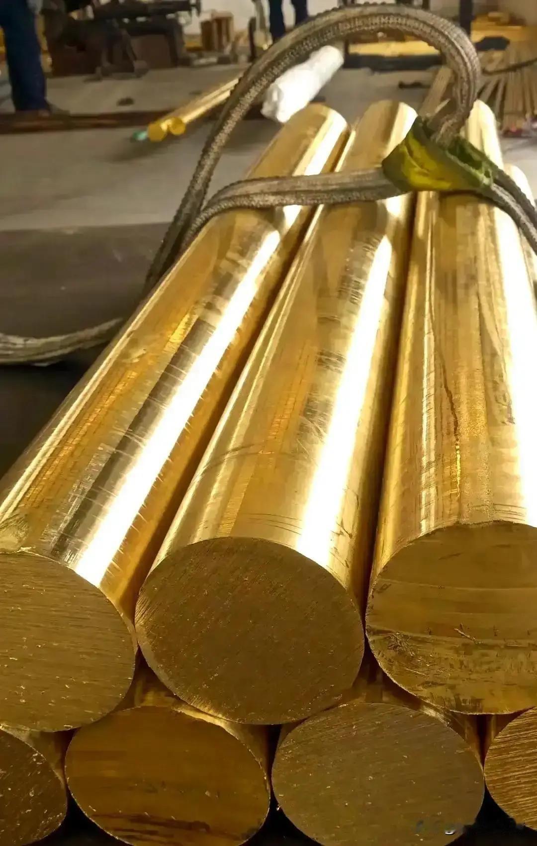 浙江一家中小型铜加工厂老板，眼看铜价飙到八万/吨，对着账本反复核算后，干脆下了停