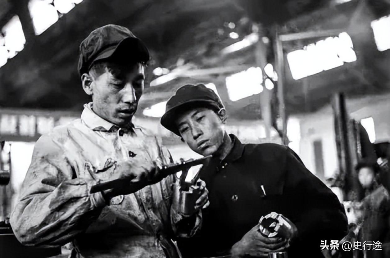 1943年，新四军罗炳辉师长找到了“军工专家”吴运铎问道:“对待日寇还需要更狠些