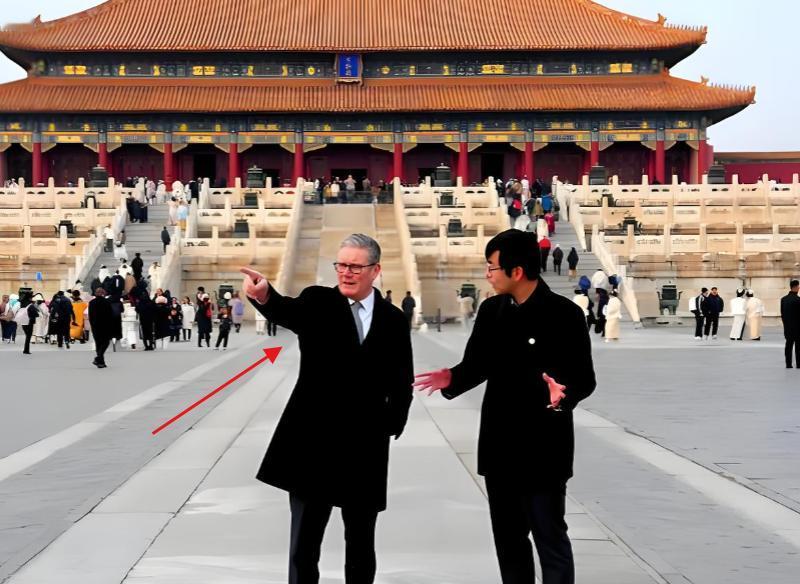 斯塔默从中国回去后，立即做了一个决定。他认为英国人应该认真学汉语，只有这样才能 