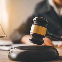 安徽，一女子抛弃5岁和7岁的儿子离家出走，再也没回过家，丈夫独自拉扯2个孩子。1